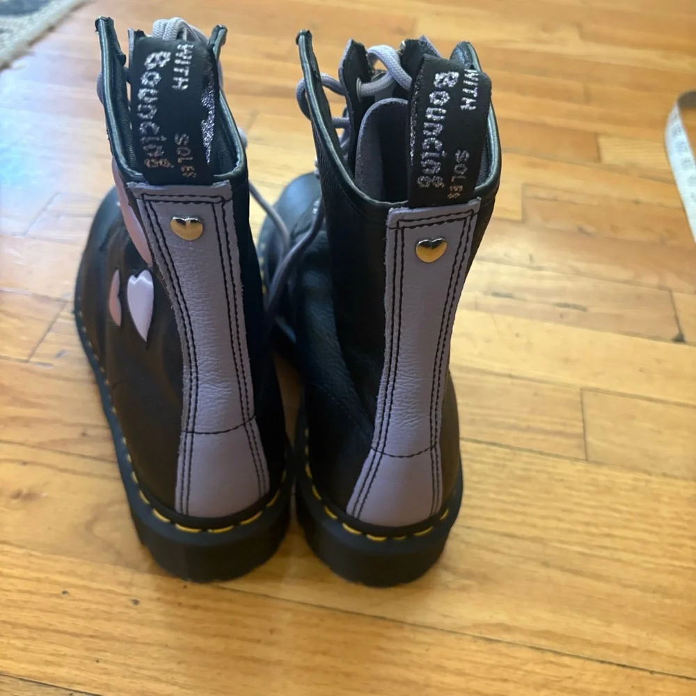Dr. Martens Black Leather Purple Heart Boots Size 9 - Picture 4 of 6